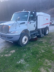 2012 International 4400 Elqin Crosswind Street Sweeper