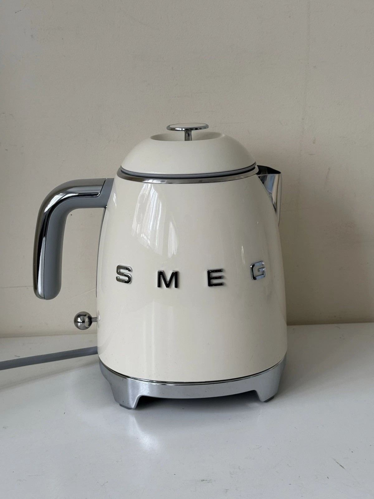 SMEG 50's Style Mini Electric Kettle 0.8L 1400W Cream - PLS READ DESCRIPTION