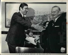 1972 Press Photo Auditor George Voinovich and his Father swearing him in