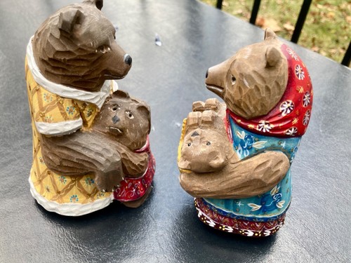 "Oso de madera tallada arte popular vintage en Babushka y padre con cesta de cachorros 4,5""" - Imagen 9 de 9
