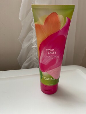 Bath & Body Works Signature Sweet Pea triple moisture Body Cream 8 oz, New.