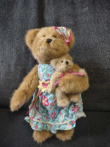 Boyds Bear Fashion Family Collection Flora and Lil Bell Luvin bloom w/tags 2011 - Afbeelding 1 van 6