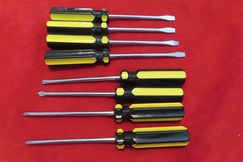 PHILIPS HEAD (4) PLUS FLAT HEAD (4) SCREWDRIVER YELLOW and BLACK HANDLE NEW