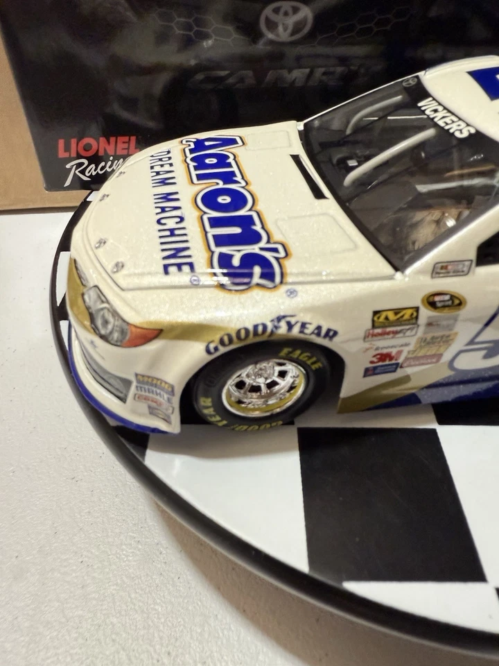 Brian Vickers #55 Aaron’s 2014 1/24 Nascar Diecast Foto 3 de 4