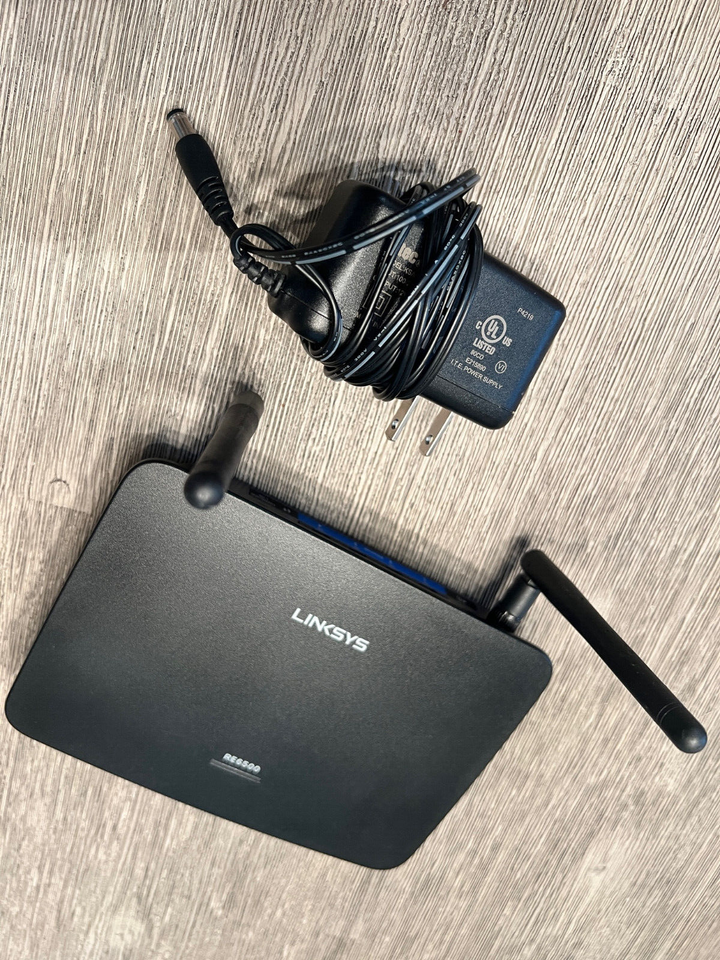 Linksys RE6500 AC1200 MAX Wi-Fi Range Extender - USED Works Great ...
