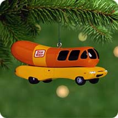 2001 HALLMARK ORNAMENT ~  Oscar Meyer - Wienermobil  ~ QX6935 ~ NIB G