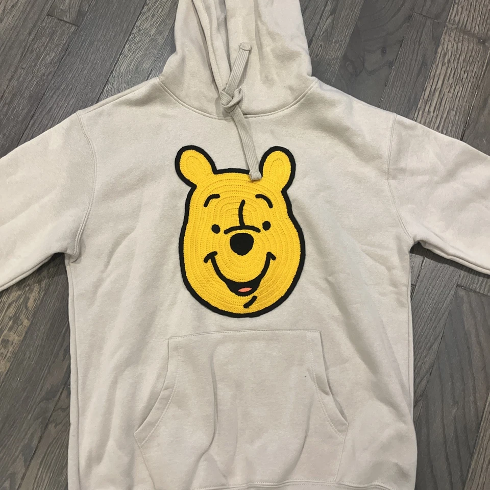 Pulôver Disney Winnie the Pooh Sand Hoodie Adulto Unissex Rosto Bordado NOVO - Imagem 2 de 4