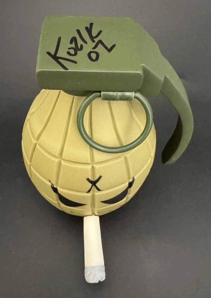 Frank Kozik FIRMADO Kidrobot 2007 5" Green Sarge Mongers AUTOGRAFIADO Mongerforce Foto 2 de 4