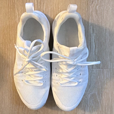 Nike Free Metcon 6 Women s Low Top Mesh Lace-Up Sneakers White/Platinum Tint
