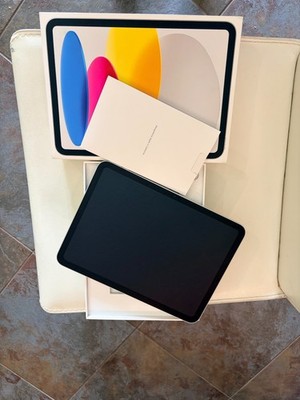 **Apple iPad 10th Generation 128GB Wi-Fi Open Box Mint Condition Fast Ship**