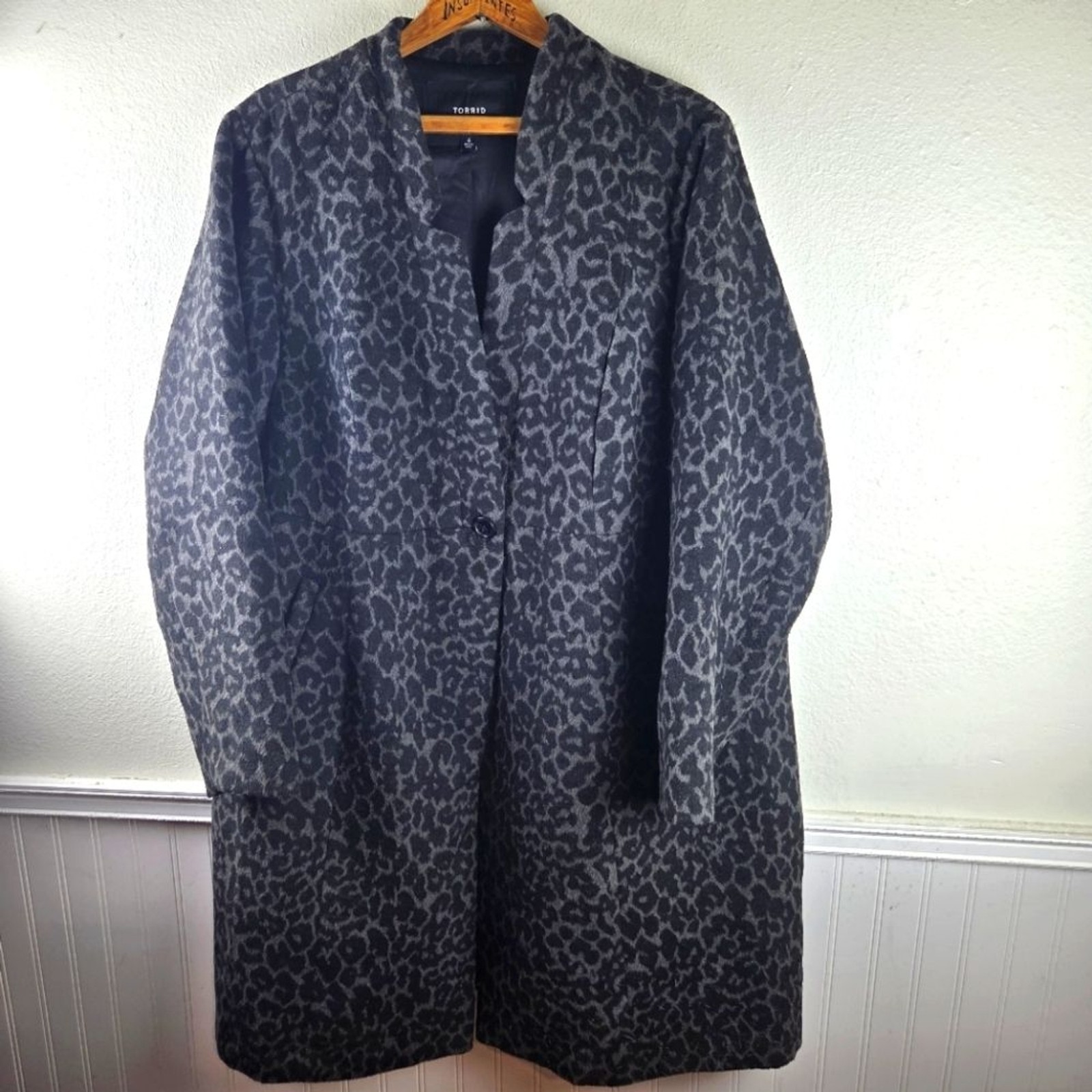 Women's Torrid Plus Size Black Grey Leopard One Button Print Coat Size 4X