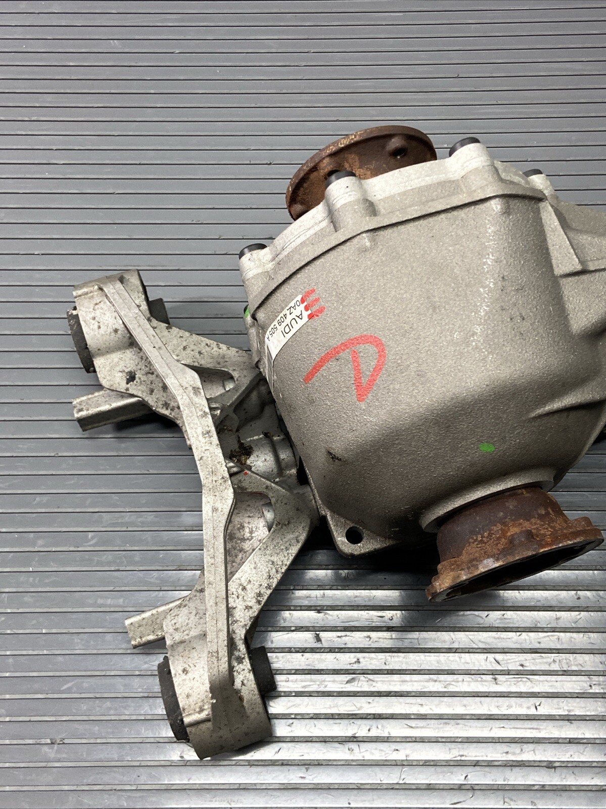 2008-2015 Audi R8 42 V8 4.2L Front Differential Axle 70k Miles OEM *NOTE*