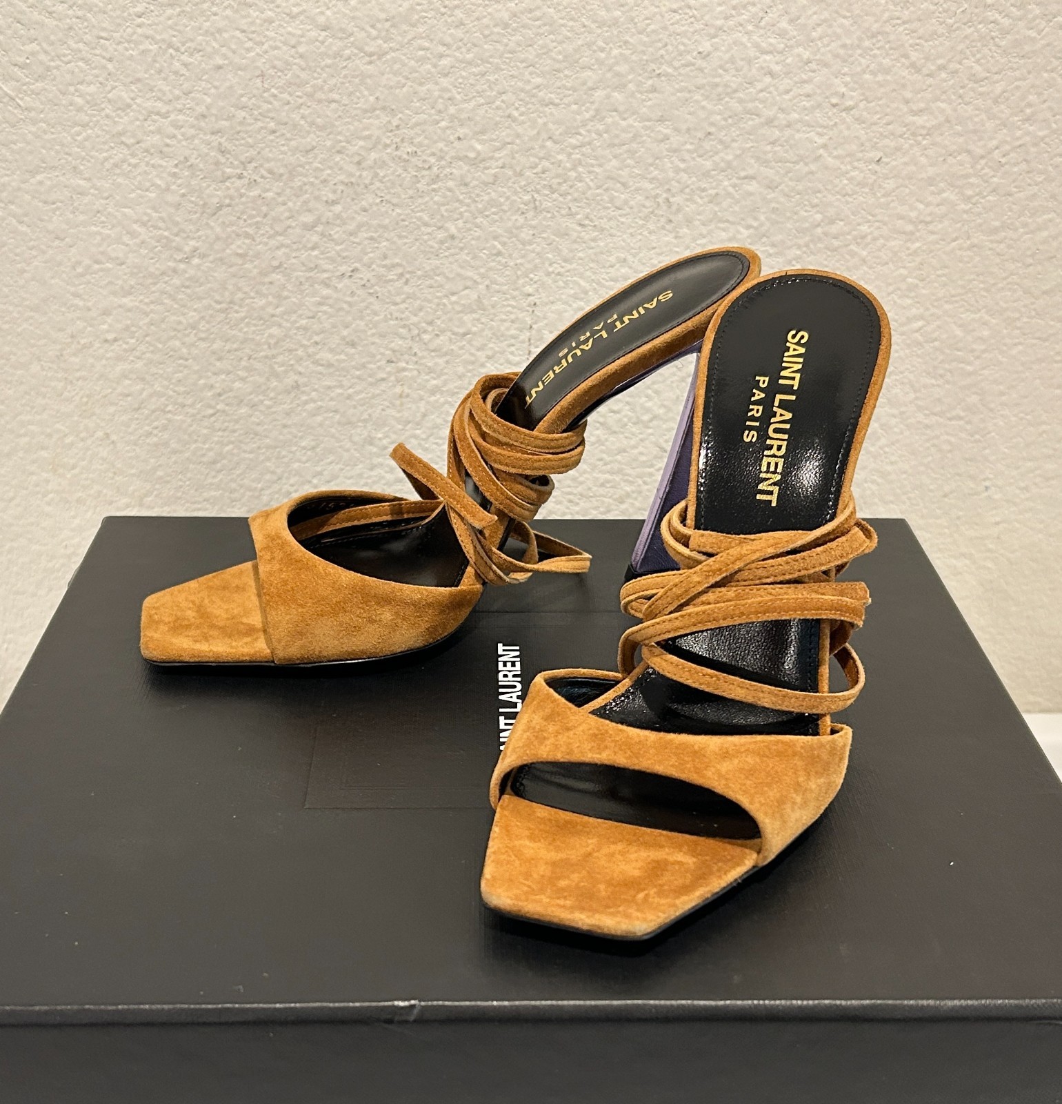 Sandali alla caviglia Saint Laurent scamosciati Paz 105 marrone chiaro taglia 35 nuovi con scatola