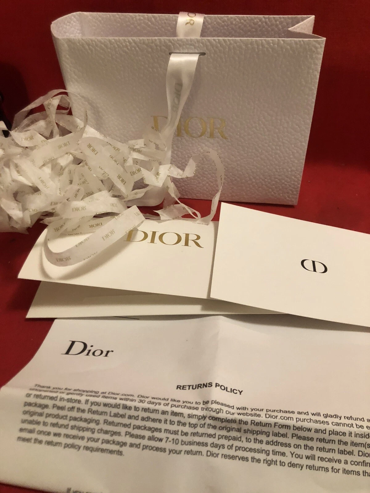 Petit fourre tout et accessoires en papier texturé DIOR.