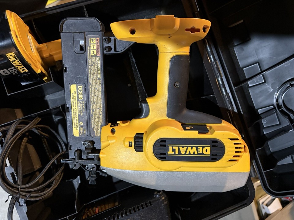 DeWalt DC608 18V Cordless 5/8" 2" 18 Gauge Brad Nailer w/ Case