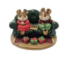 Wee Forest Folk M-134 First Date - Christmas (RETIRED)