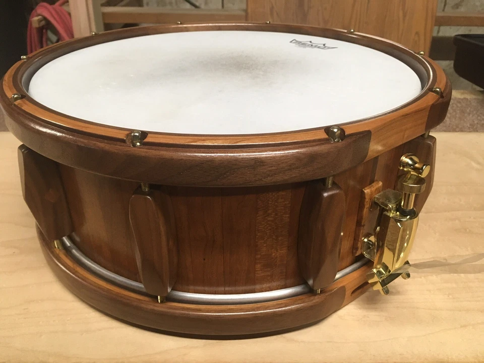 5 1/2 x14 Custom made snare drum. Cherry Stave shell. Walnut Lugs. - Image 4 of 4