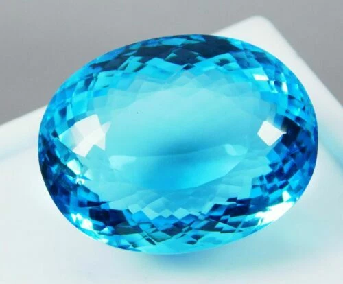 Aquamarine mit Smaragdschliff