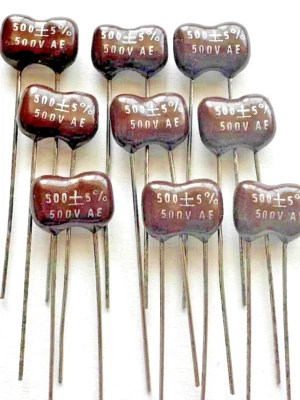 A/E (ARCO ELECTRONICS) 8X - 500pF @ 500V 5% - (DM15 SIZE) DIP MICA CAPACITOR ~ For HiFi/Guitar Amp (m)