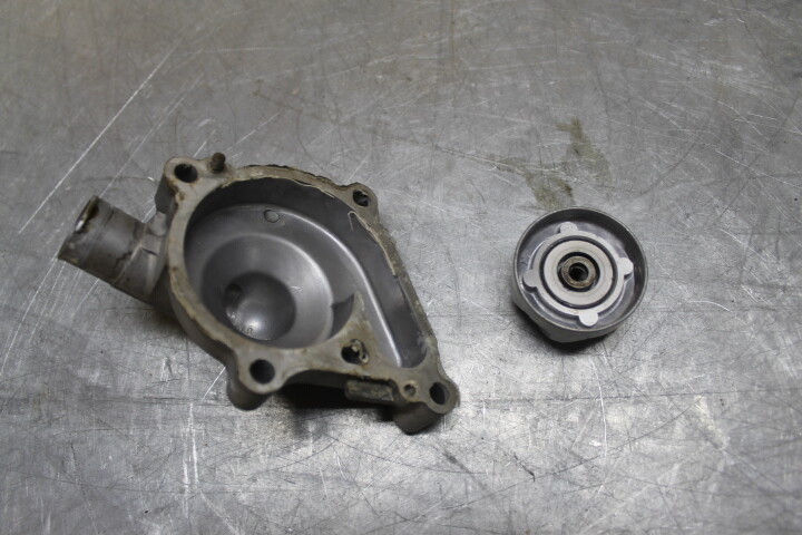 2008 KAWASAKI TERYX 750 ENGINE WATER COOLANT PUMP COVER