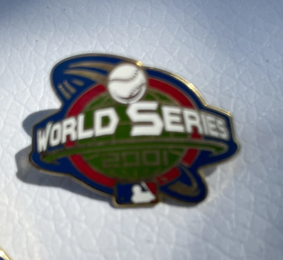 (2) 2001 World Series Pin Arizona Diamondbacks New York Yankees - Image 2 of 4