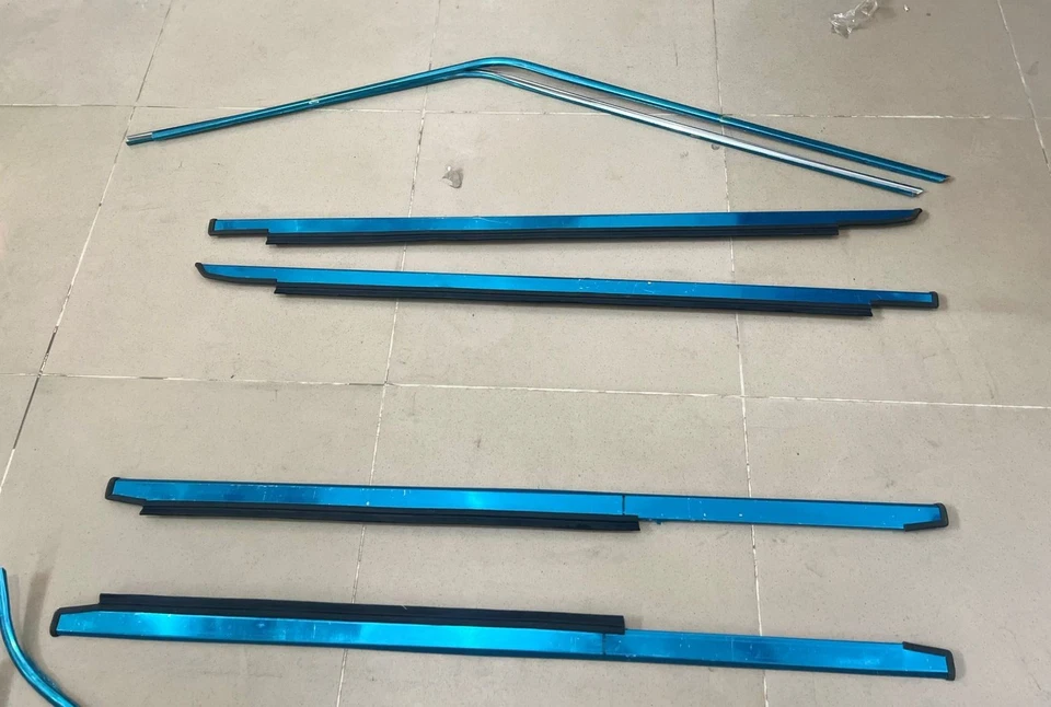 Tapicería cromada para techo y puerta Toyota Corolla 1970-1974 - KE30/TE31-KE35/TE37-E30-E40 Foto 2 de 4