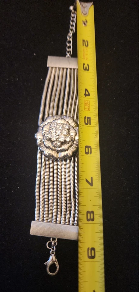 Impresionante pulsera vintage de diamantes de imitación plateados Premier Designs Foto 3 de 4