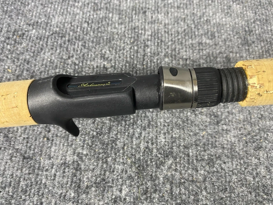 Shakespeare Intrepid Titanium IM7 Graphite CA 3086 8'6" 2 piezas Varilla de fundición pesada Foto 4 de 4