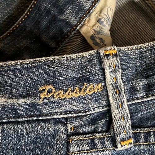 Jean vintage Y2K 00s dorado signo Passion tiro bajo corte boot acampanado 28 azul hecho en EE. UU. - Imagen 13 de 17