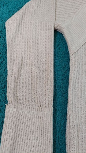 Forever 21 Beautiful Women's Tan Lightweight V-Neck Sweater Size Medium Pullover - Picture 3 of 7