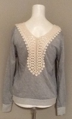 CROCHET LACE BACK LIGHT GRAY SWEATSHIRT NEW WITHOUT TAGS SIZE MEDIUM