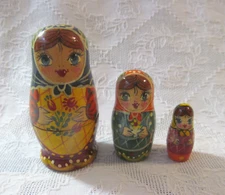 Hand Painted Wooden Russian Matryoshka Nesting Dolls 3pc Set  3" to 1.25" tall