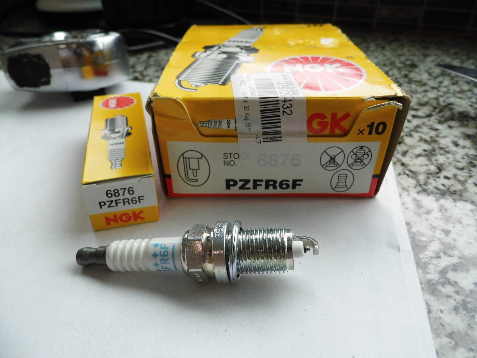 10 NOS NGK  SPARK PLUGS PZFR6F  6876 BOX OF TEN