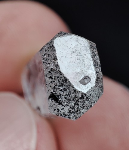 Columbite included Enhydro Aquamarine Terminated Crystal with moveable Bubble - Picture 5 of 10