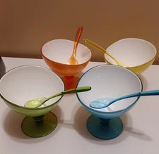 Set Of 4 Plastic Sherberts Ice Cream Bowls With Spoons