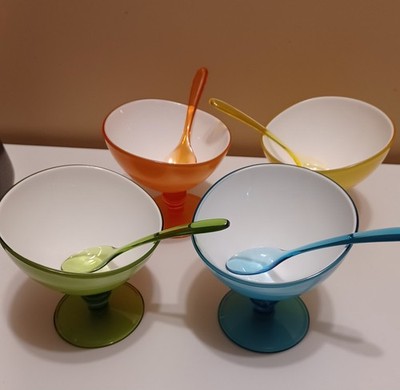Set Of 4 Plastic Sherberts Ice Cream Bowls With Spoons