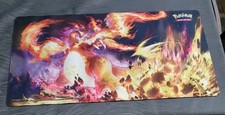 Pokémon TCG: Miecz i tarcza Ultra Premium Collection - Charizard Playmat