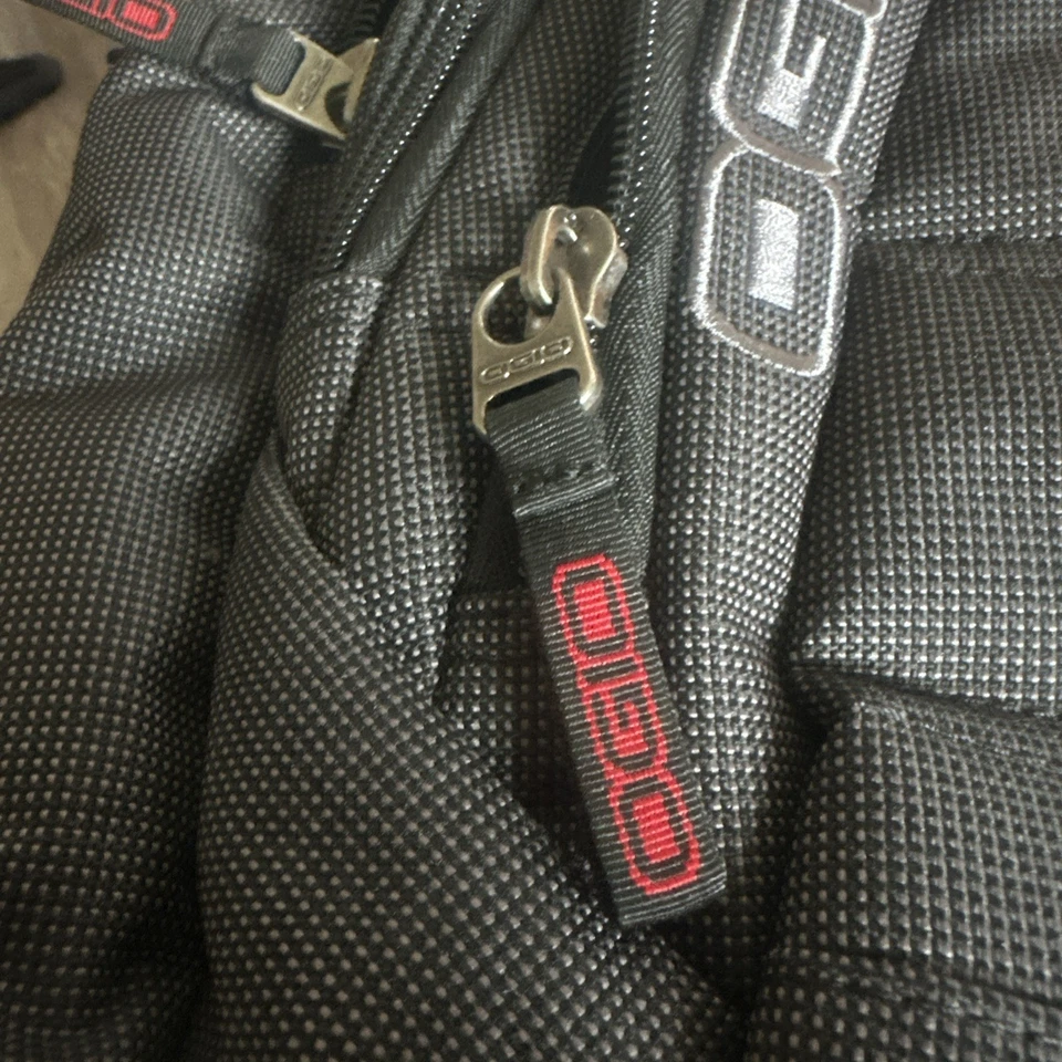 "Mochila para computadora portátil OGIO Renegade RSS 17"" - negra nueva sin etiquetas" Foto 3 de 4