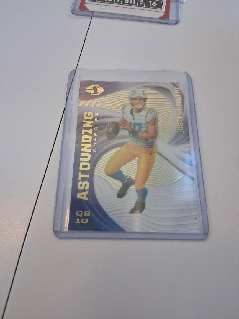 2020 JUSTIN HERBERT ROOKIE RC PANINI ILLUSIONS FOOTBALL ASTOUNDING CARD #A3 ml