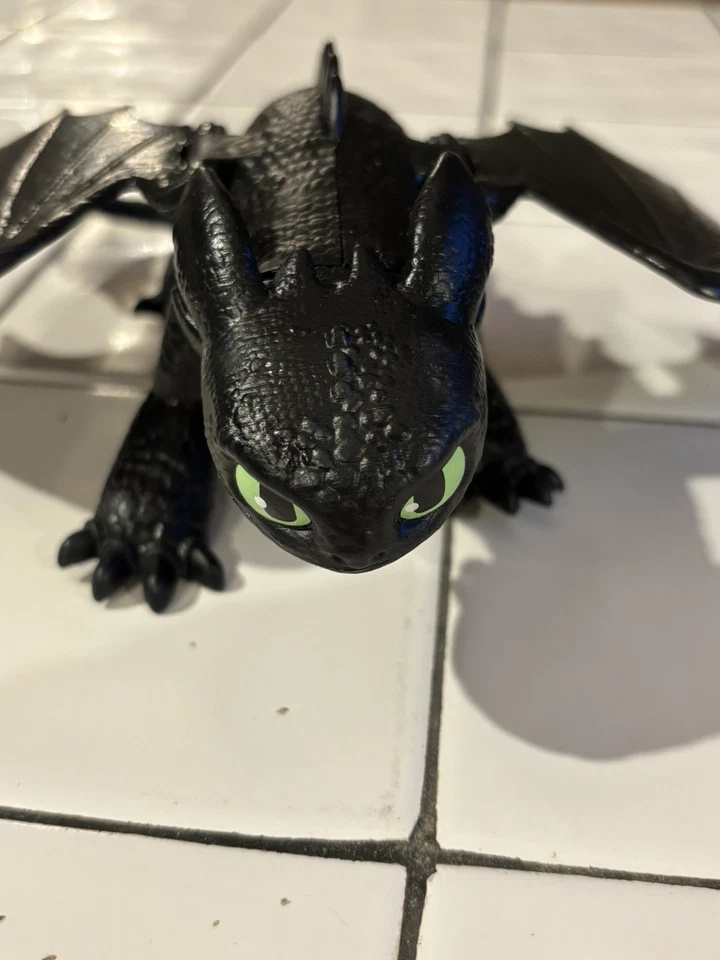 Dreamworks Cómo entrenar a tu dragón Furia nocturna sin dientes Figura Juguete 2018 Foto 2 de 4