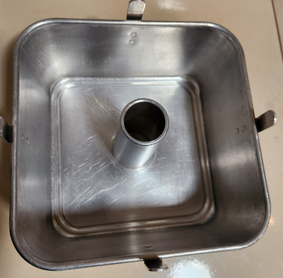 Vintage Mirro Vitality Aluminum USA Square Angel Food Cake Pan 9 x 9 x