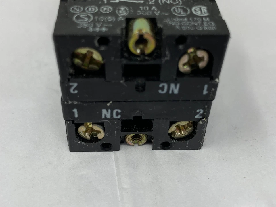 Telemecanique ZB2BW034 botão iluminado e dispositivo piloto 120V - Imagem 4 de 4