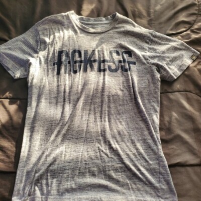 Men small light blue YOung & Reckless tee