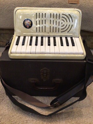 Vintage - Noble - Accordion - Pearl White with Case