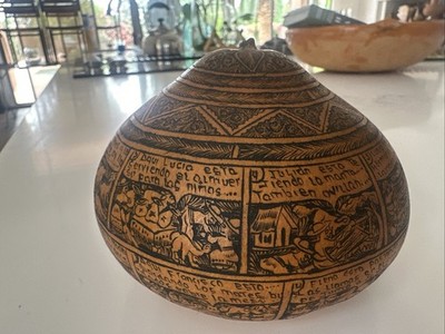 Vintage Hand-Carved Peruvian Gourd Mate Burilado - Llama & Andean Folk Art