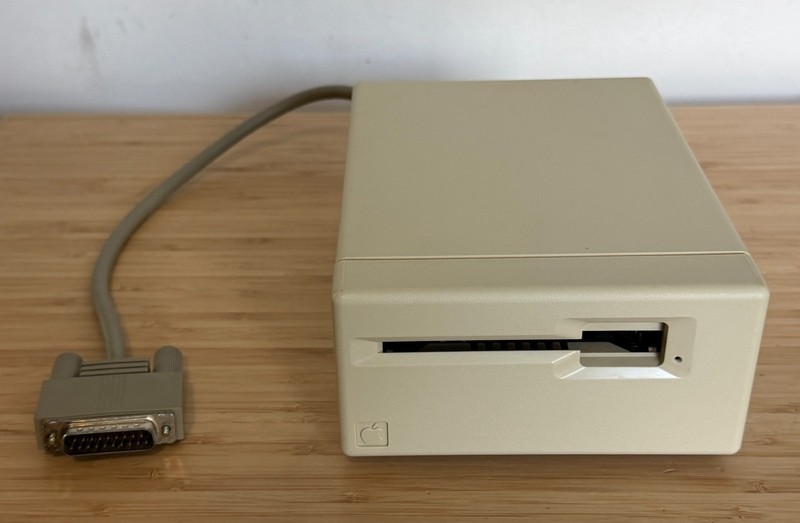 Vintage Apple Macintosh 400K "M0130" 3.5" External Floppy Disk Drive *UNTESTED*