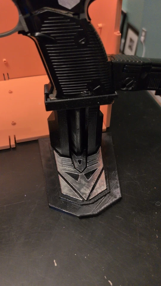 Мегатрон G1 в комплекте с напечатанными на 3D-принтере аксессуарами и подставкой-трансформерами - Изображение 2 из 3