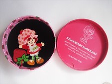 STRAWBERRY SHORTCAKE BROOCH  ERSTWILDER X STRAWBERRY SHORTCAKE  NIB NWT RETRO
