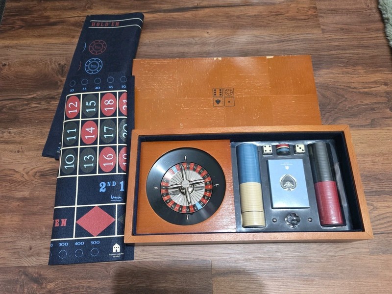 Vintage Portable Casino Roulette Wooden Chip Carousel Appears Never Used