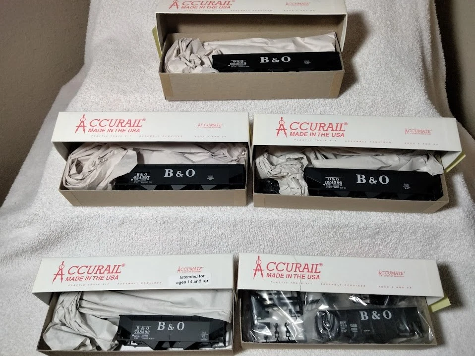 HO Scale Accurail Unassembled Baltimore & Ohio (B&O) Hopper Freight Car Lot of 5 - Image 3 of 4